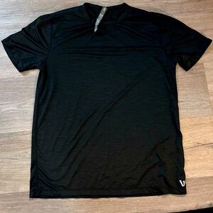 Vuori- S male black athletic shirt